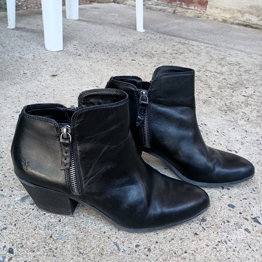 Frye Black Ankle Booties with Zipper 8.5 / Judith Boot